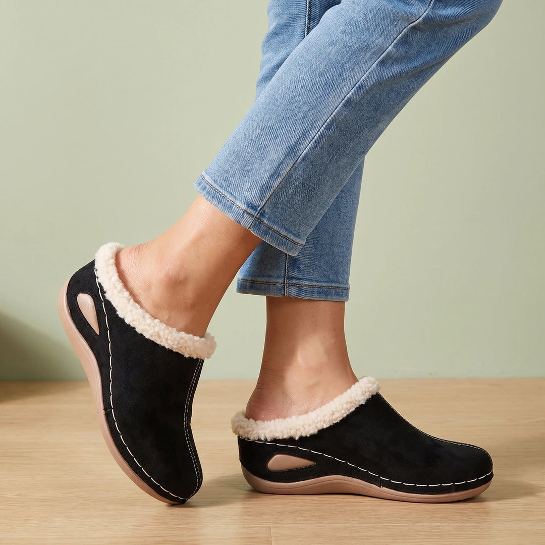 Edith Fleece Lined Arch Support Clogs - Black