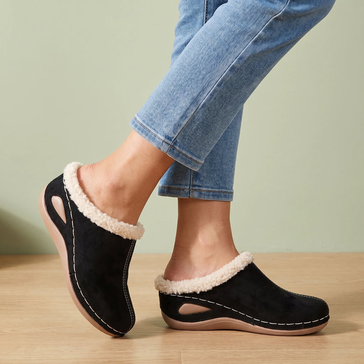Edith Fleece Lined Arch Support Clogs - Black